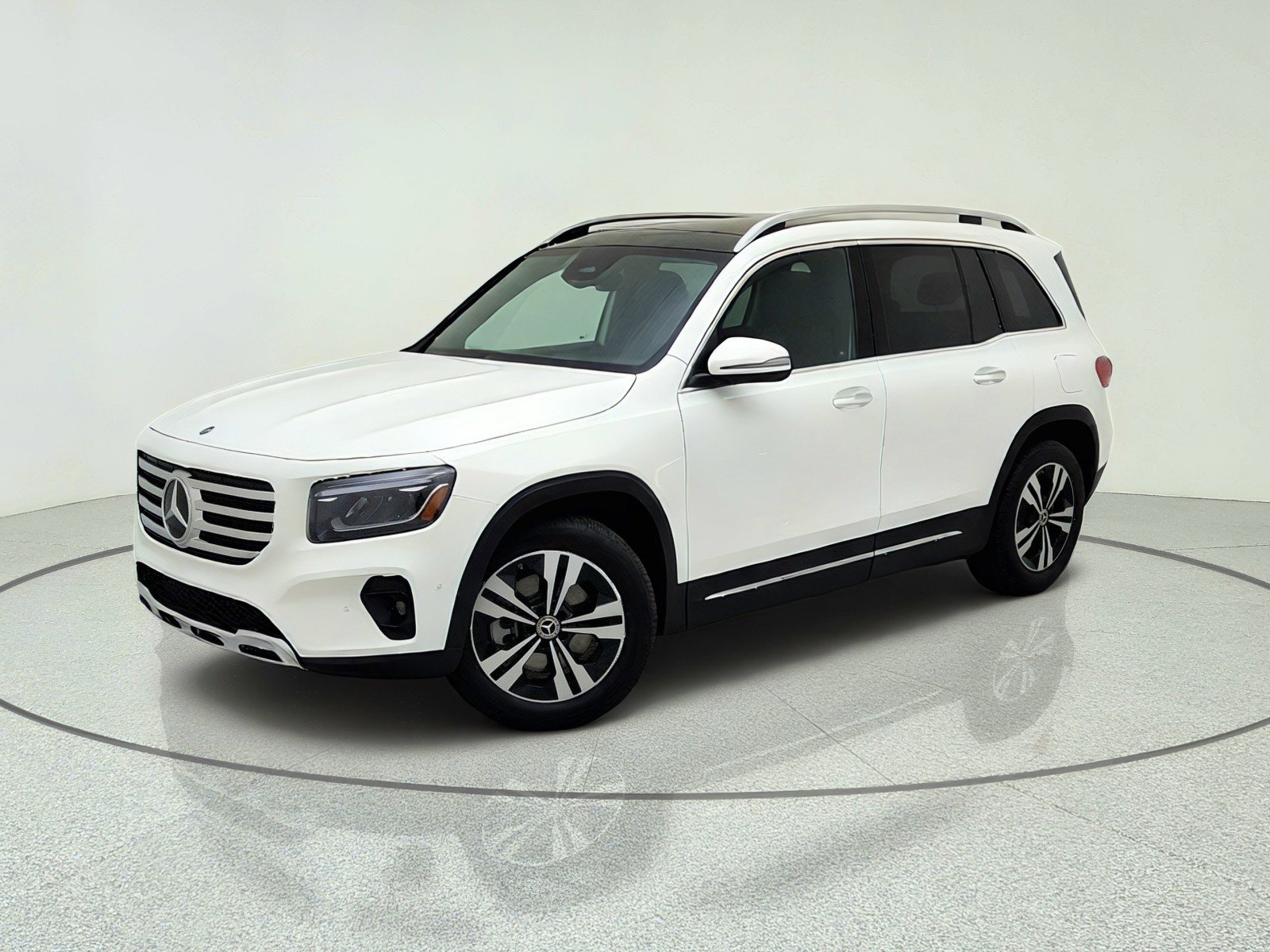Certified Used 2026 Polar White Mercedes-Benz GLB 250 image 1