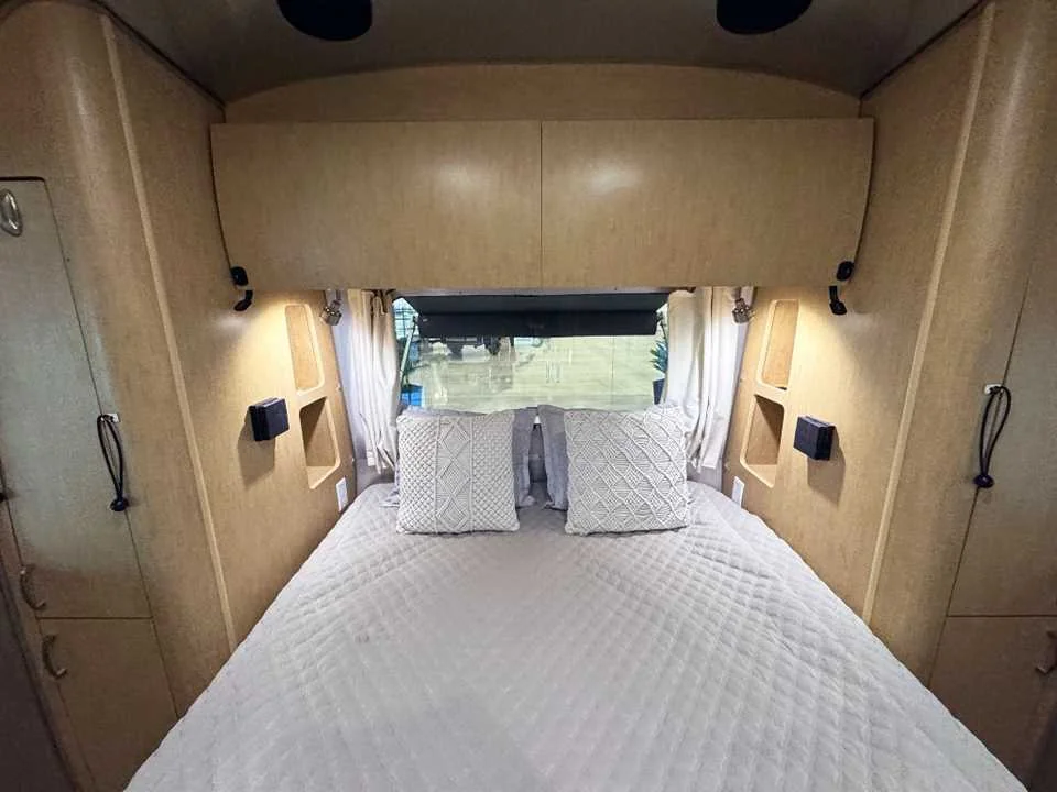 Used 2015  AIRSTREAM  image 21
