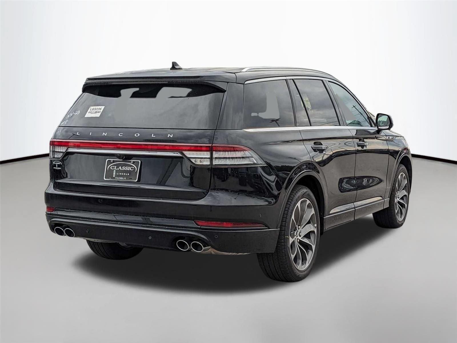Used 2023 Infinite Black Metallic Lincoln Grand Touring image 5