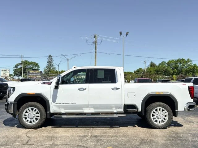 Used 2024 White GMC SLT image 6