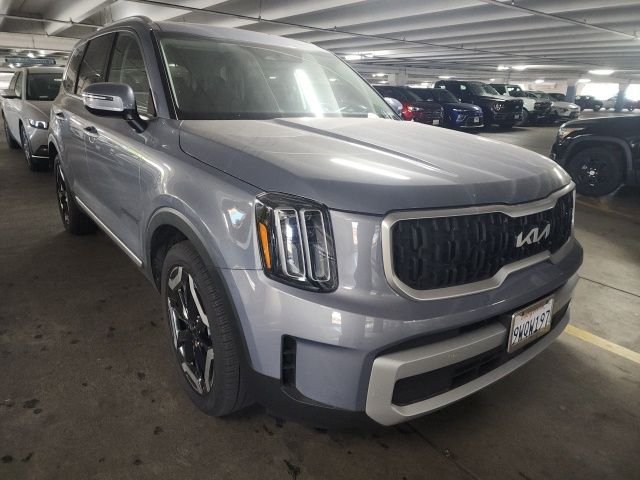 Used 2025 Silver Kia EX FWD image 2