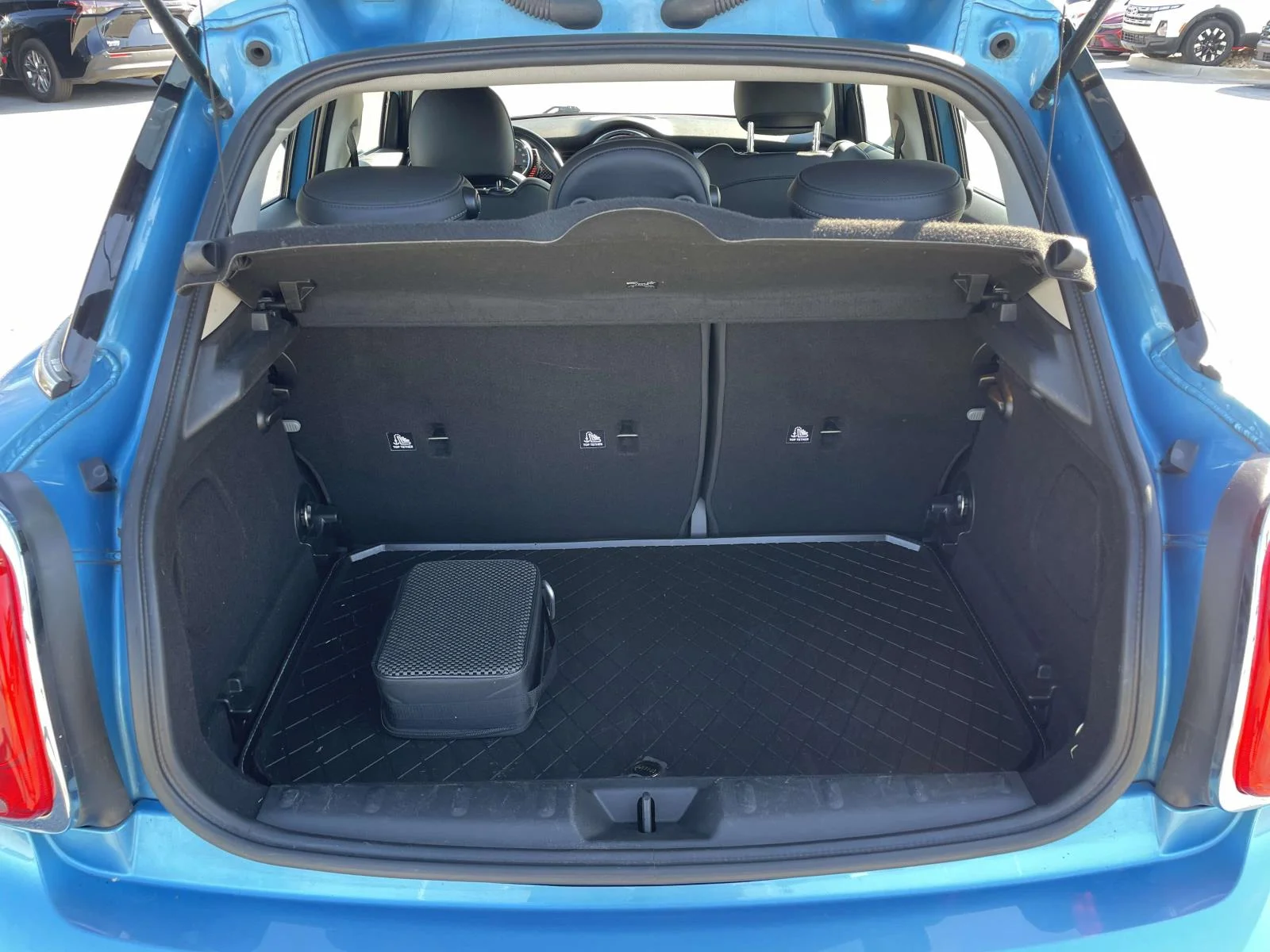 Used 2015 Electric Blue Metallic MINI S image 31