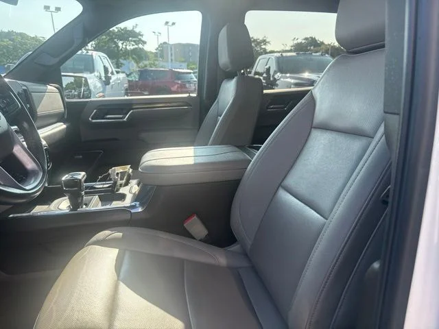 Used 2023 White GMC SLT image 16