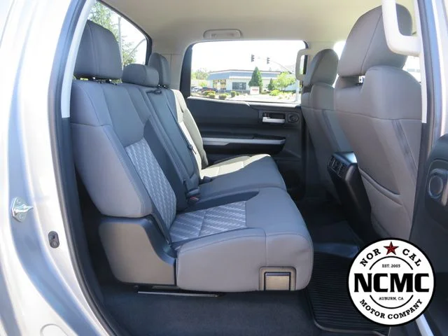 Used 2018 Silver Toyota SR5 image 61