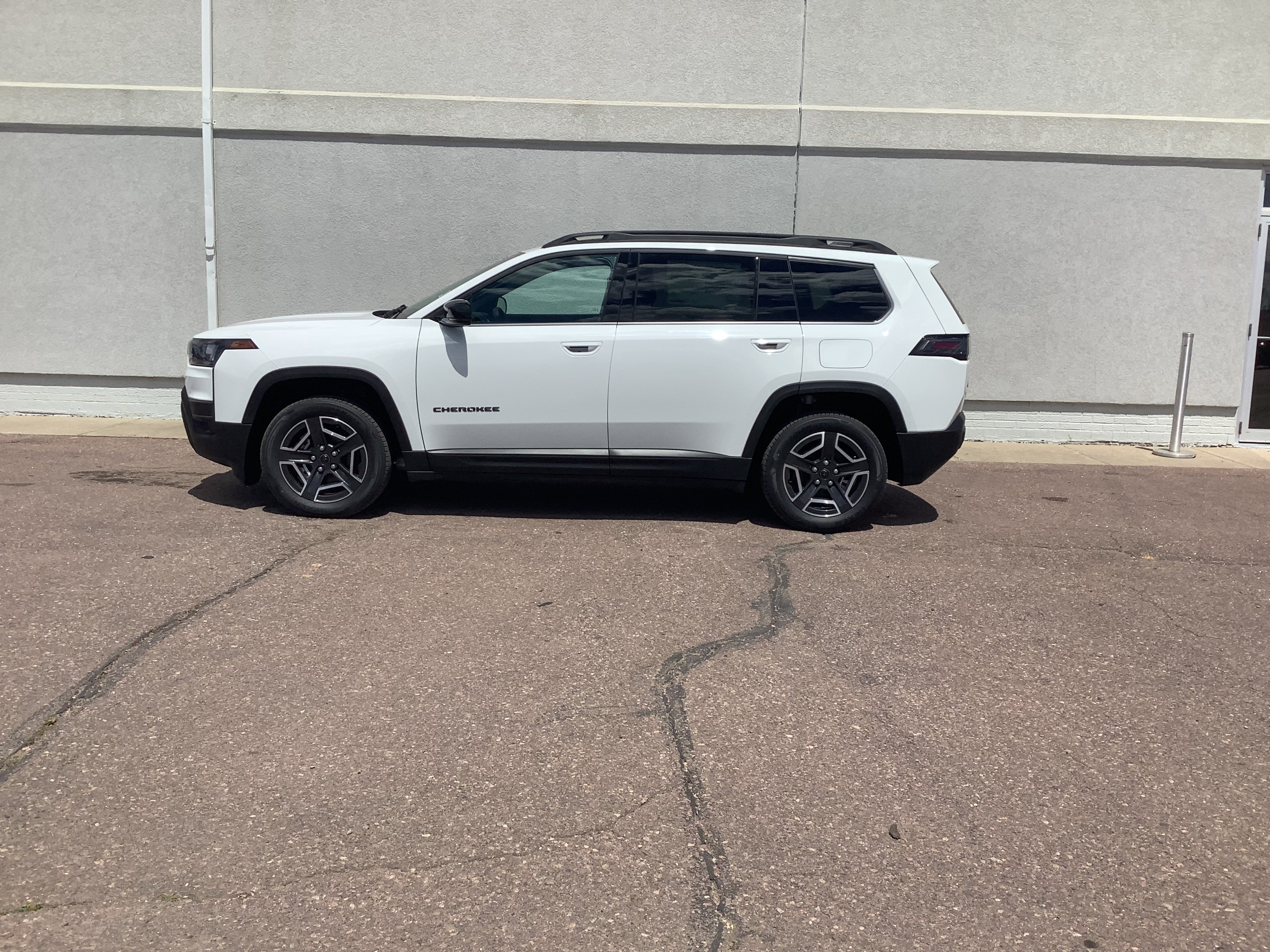 New 2026 Bright White Clear-Coat Exterior Paint Jeep Limited image 2