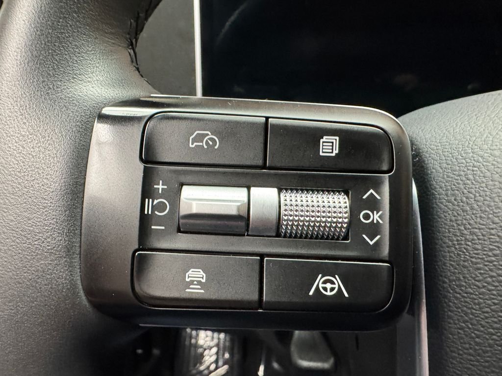 Certified Used 2025 White Hyundai SE image 15