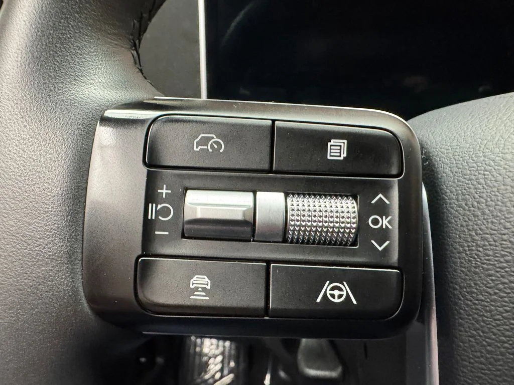 Certified Used 2025 White Hyundai SE image 15