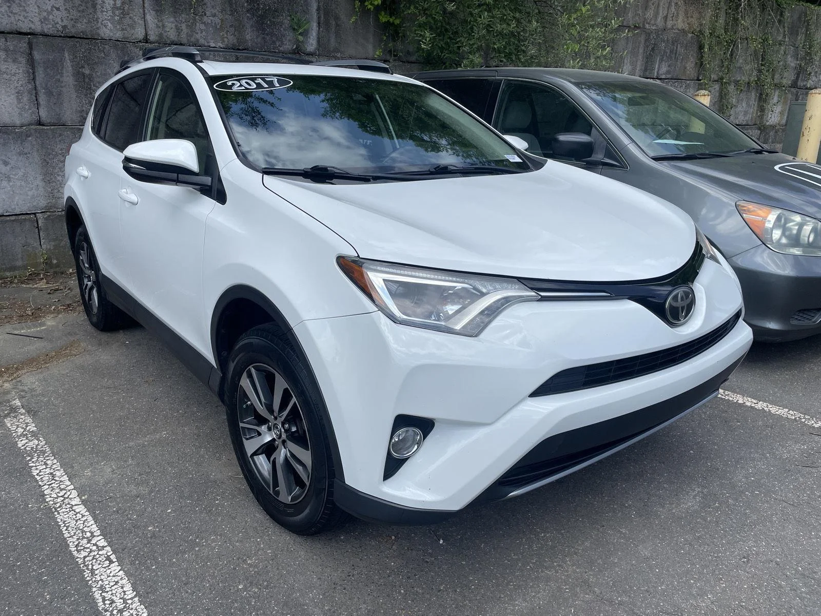 Used 2017 Super White Toyota XLE image 1