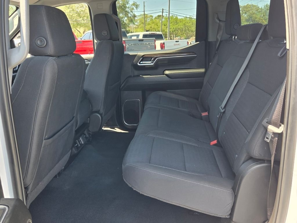 Used 2025 White Chevrolet LT image 12