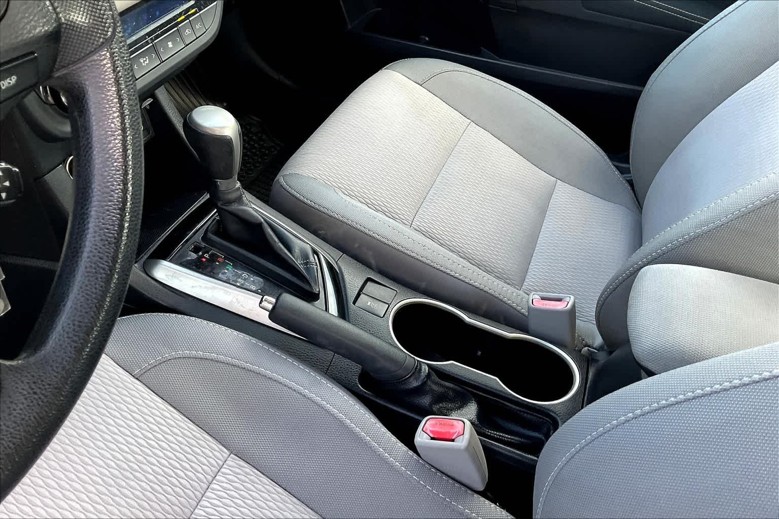 Used 2015 4Evergreen Mica Toyota LE image 16