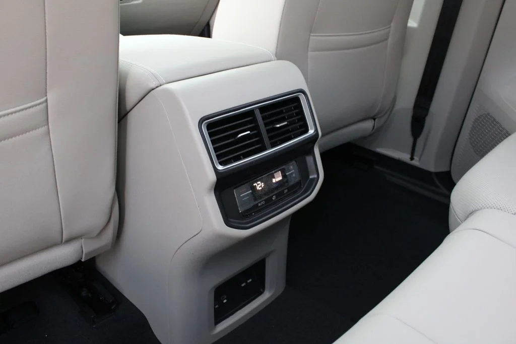 New 2026 Black Volkswagen 2.0T SE w/Technology image 23