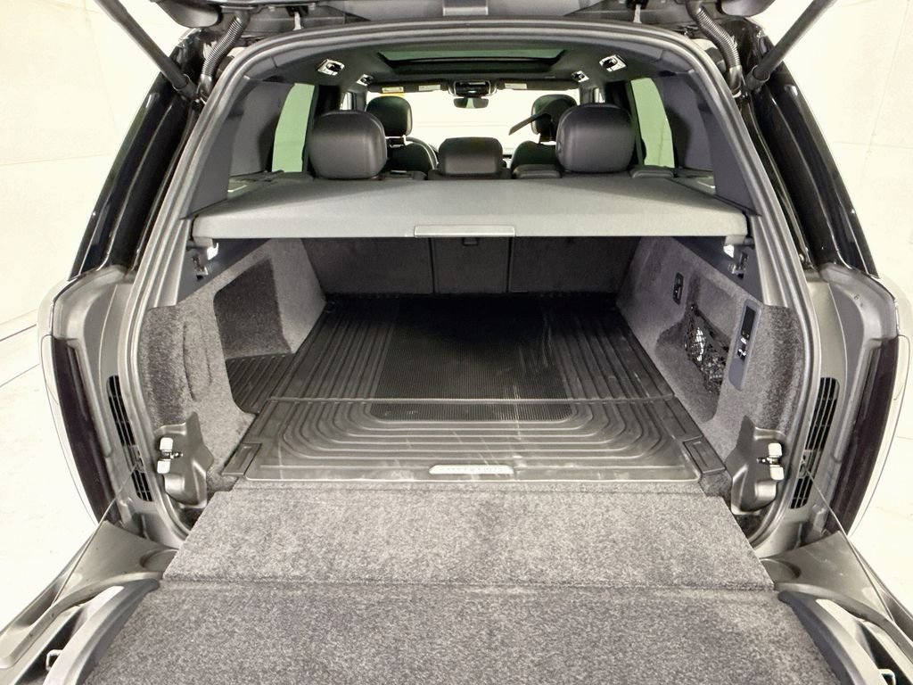 New 2026 Santorini Black Land Rover SE image 28