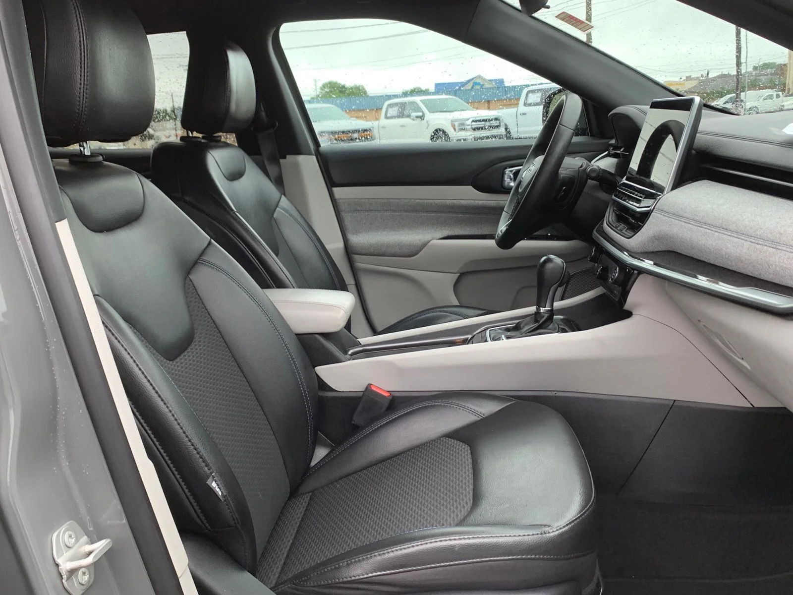Used 2023 Gray Jeep Latitude image 22