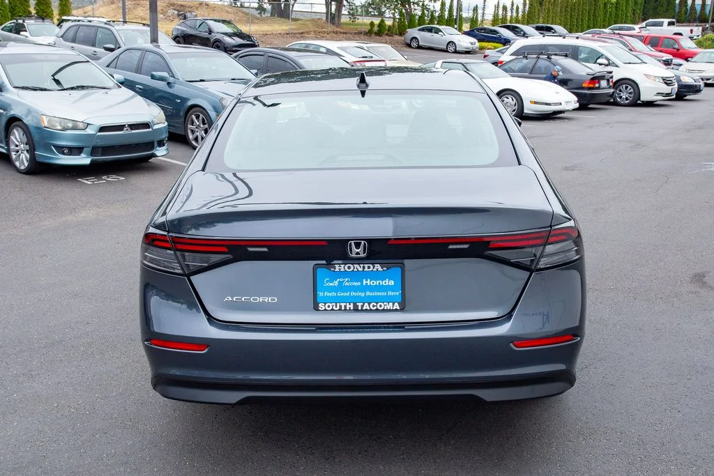New 2026 Meteorite Gray Metallic Honda SE image 7