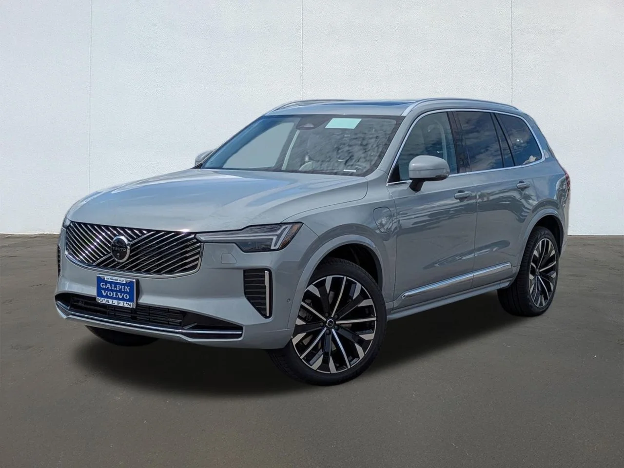 2026 Volvo XC90 T8 Recharge Ultra Bright 4WD's photo