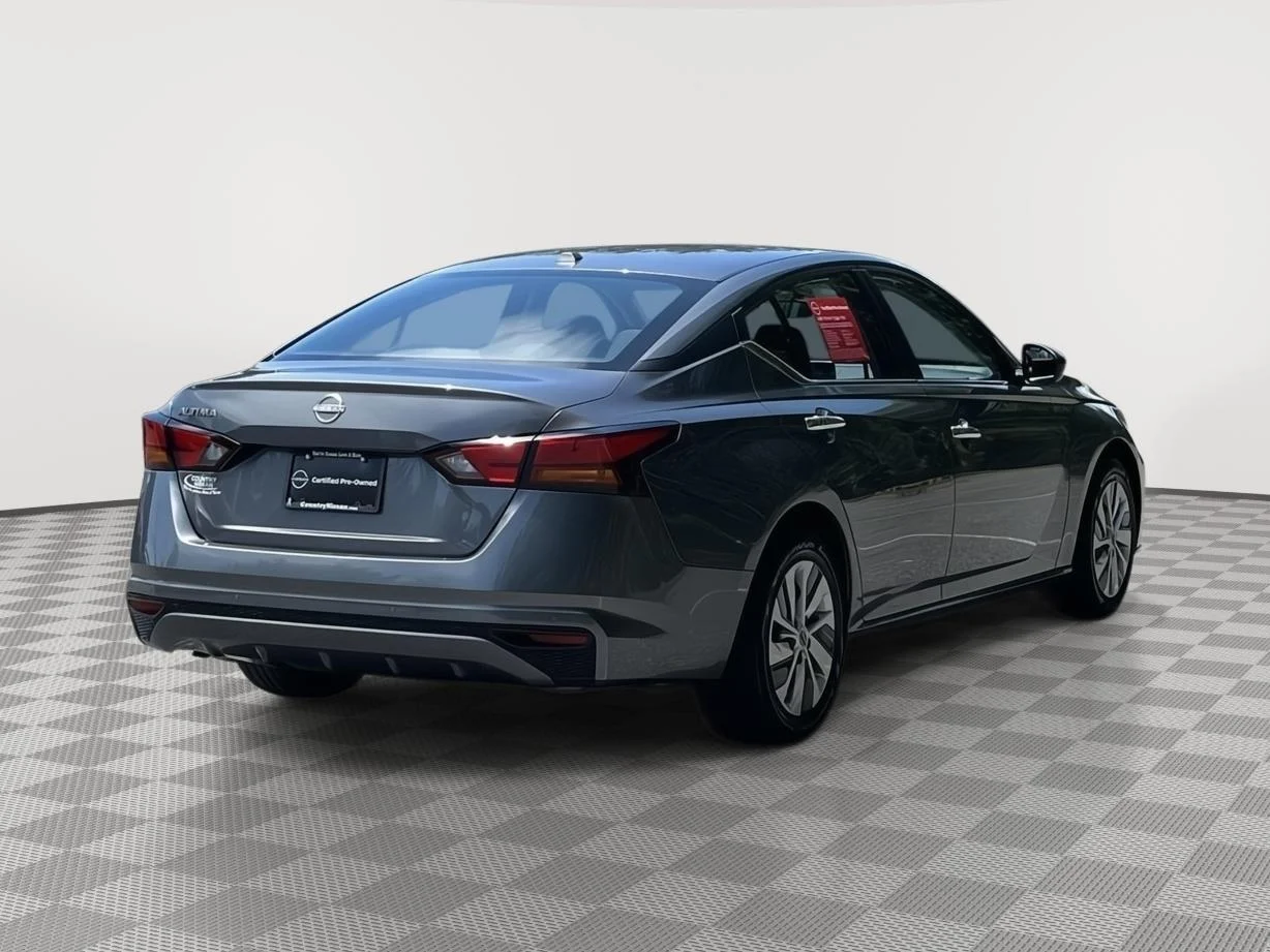 Certified Used 2025 Gun Metallic Nissan S image 5