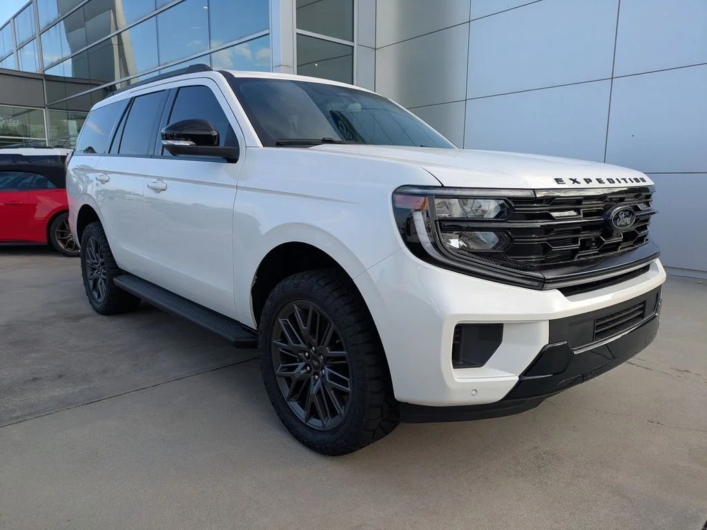New 2026 Star White Metallic Tri-Coat Ford Platinum image 2