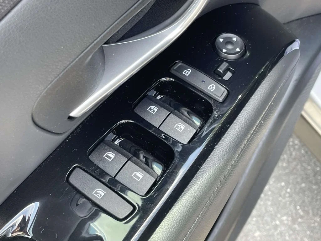 Used 2022 Silver Hyundai SEL Convenience image 16