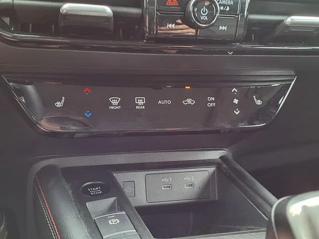 Used 2025 Black Nissan SR image 19