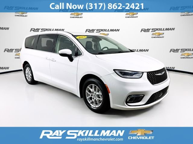 2023 Chrysler Pacifica Touring L's photo