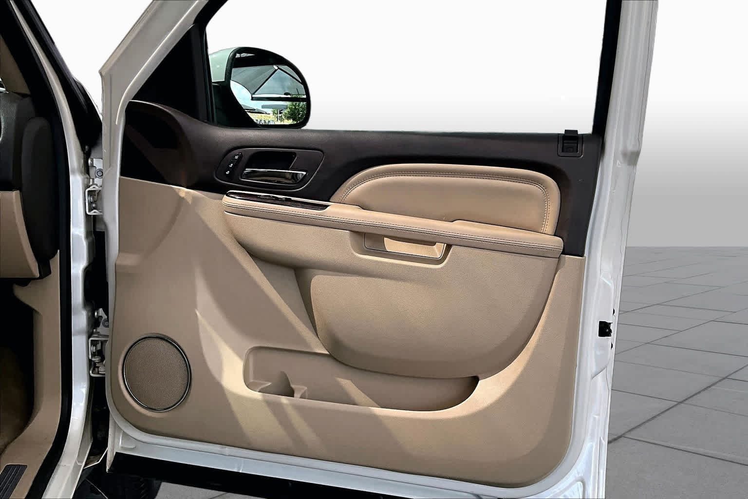Used 2012 White Diamond Tricoat GMC Denali image 22