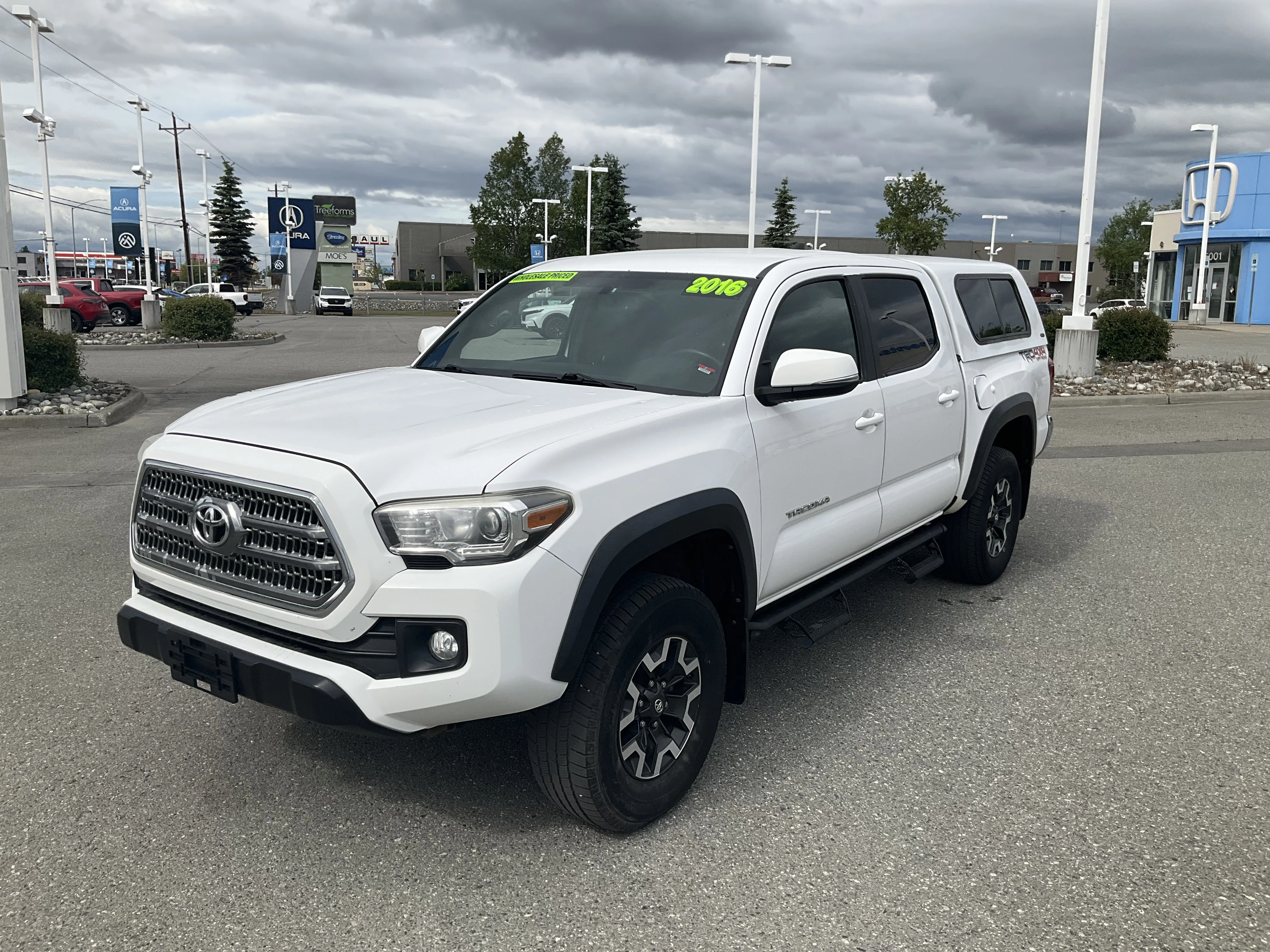 Used 2016 Super White Toyota SR/SR5/TRD Sport/TRD Off Road image 1