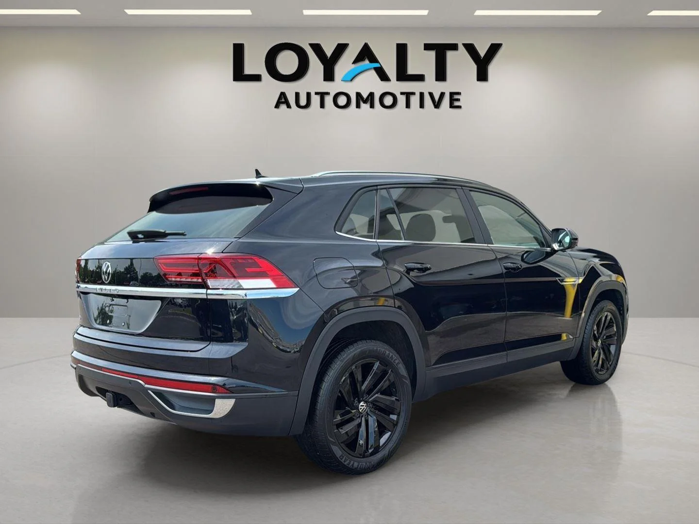 Used 2023 BLACK                     VOLKSWAGEN 3.6L V6 SE W/TECHNOLOGY F image 5