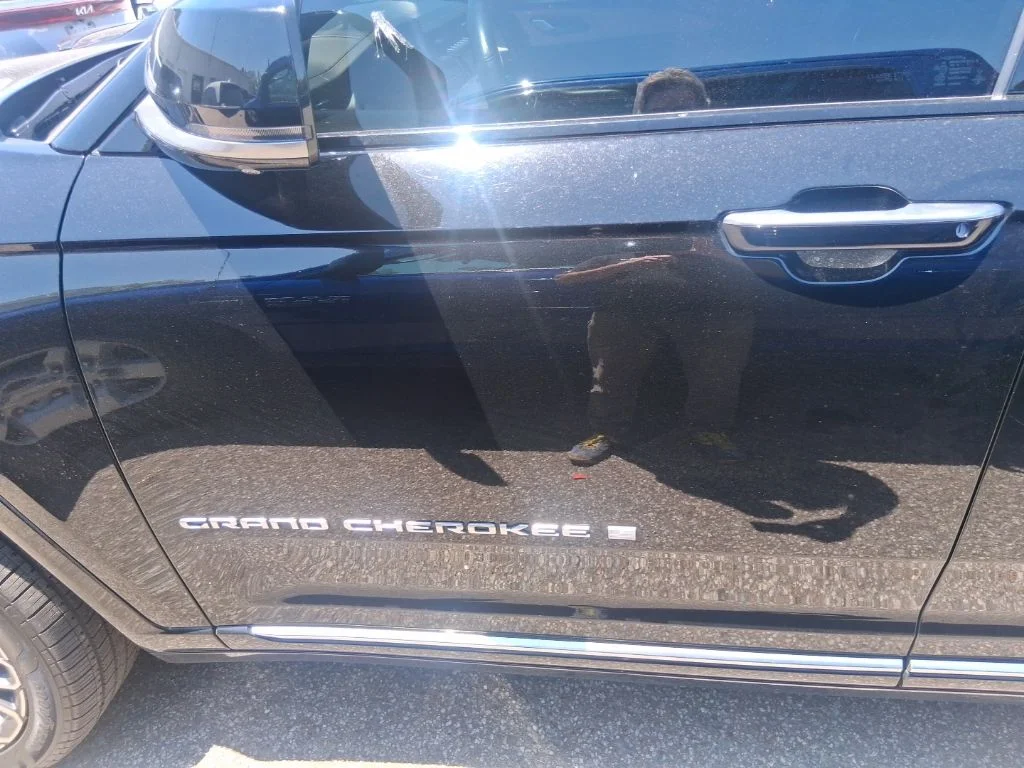 Used 2021 Black Jeep Summit image 2