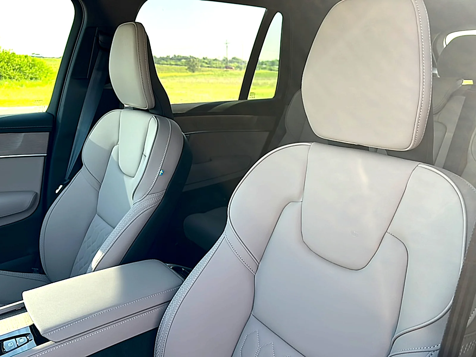 2025 Volvo XC90 Plus - Photo 11