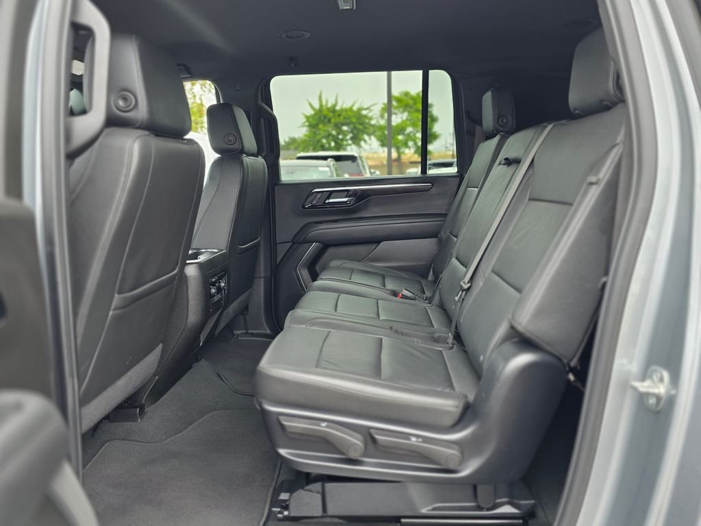 2025 Chevrolet Suburban Z71 - Photo 17