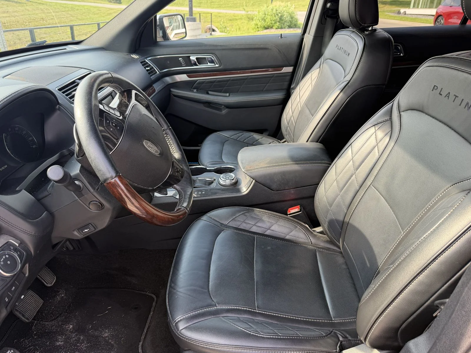 Used 2018 Black Ford Platinum image 5