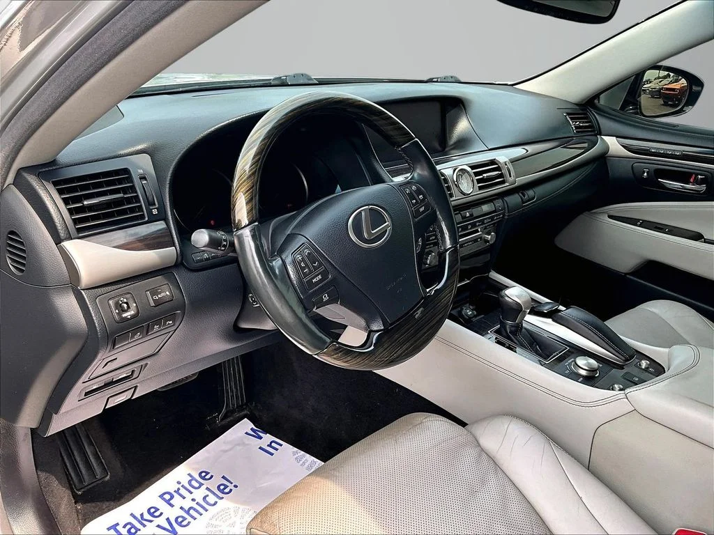 Used 2014 Silver Lexus 460 image 14