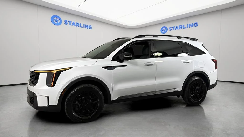 Used 2024 White Kia X-Pro SX Prestige image 3