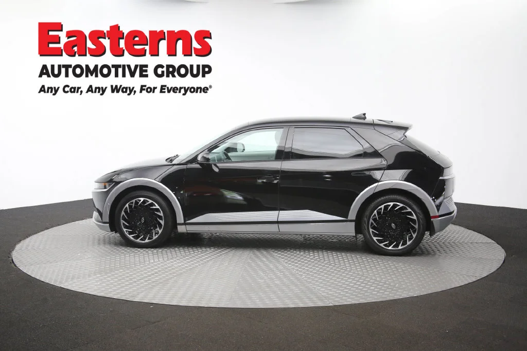 Used 2023 Black Hyundai Limited image 65
