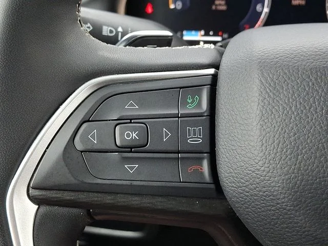 Used 2025 Black Jeep Laredo image 22