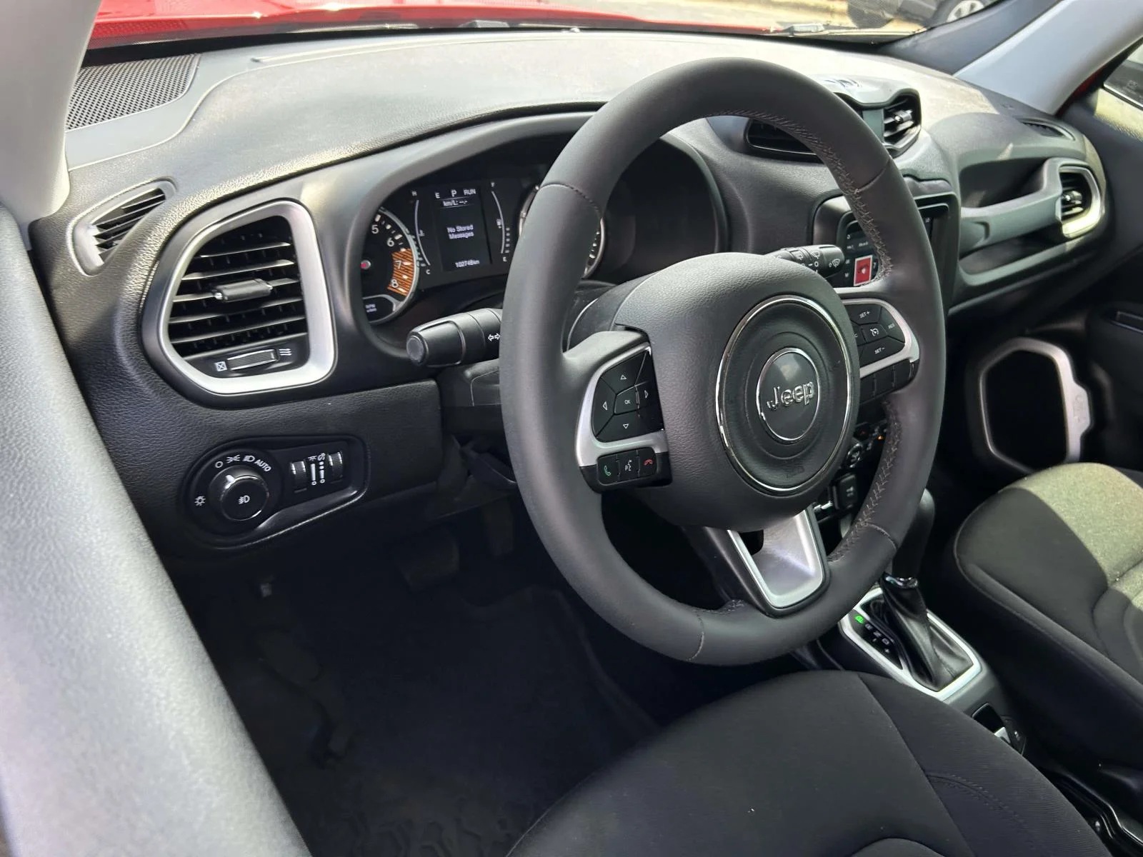 Used 2019 Red Jeep Latitude FWD image 12