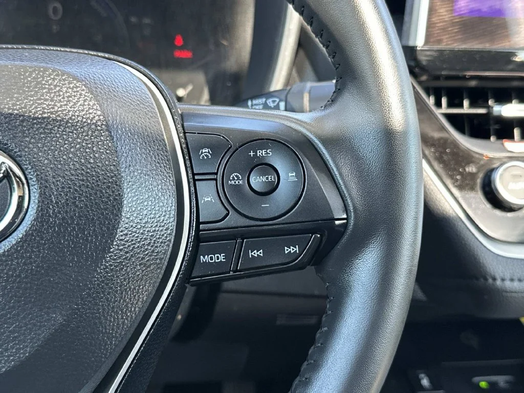 Certified Used 2025  Toyota XLE image 32