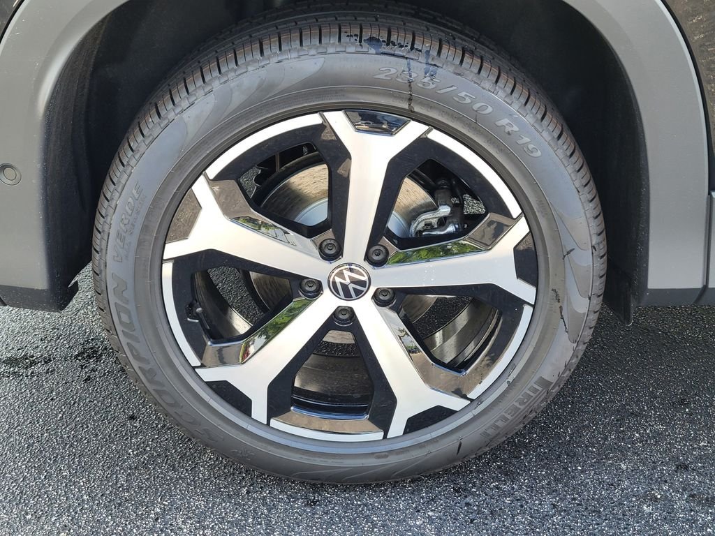 New 2026 Black Volkswagen 2.0T SE image 5