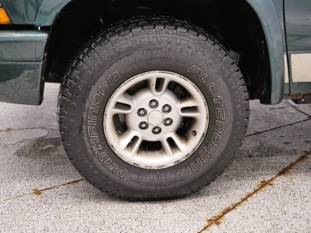 Used 2002  Dodge Sport image 11