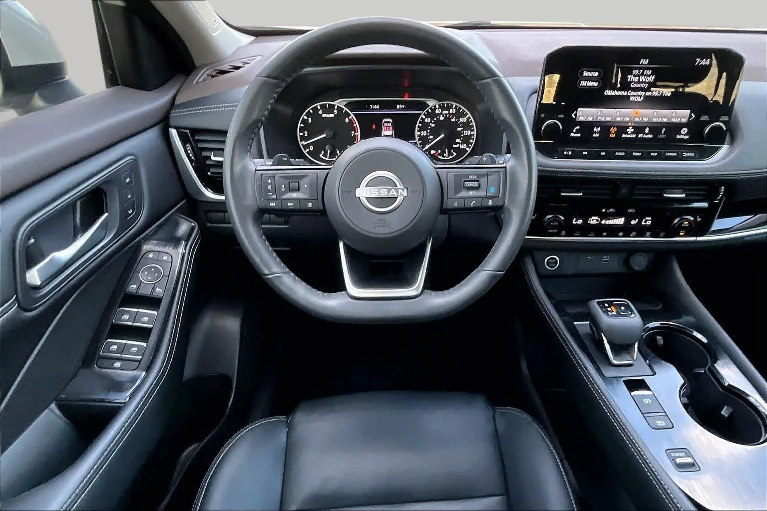 Used 2023 Pearl White Tricoat Nissan SL image 6