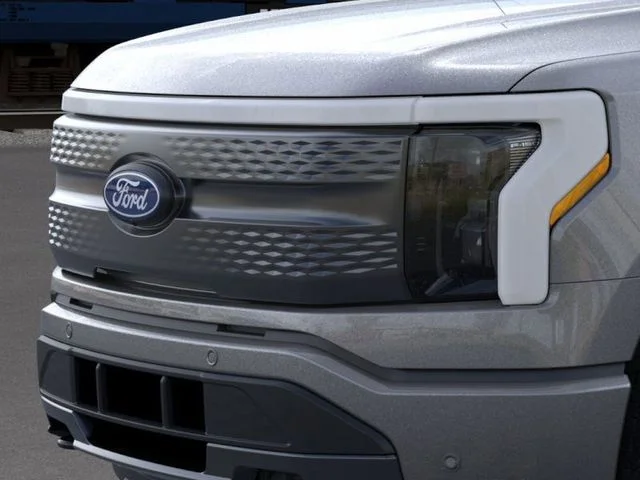 2025 Ford F-150 Lightning Flash - Photo 17