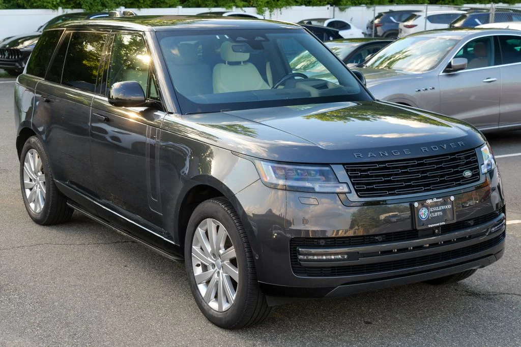 Used 2025 Gray Land Rover SE image 9