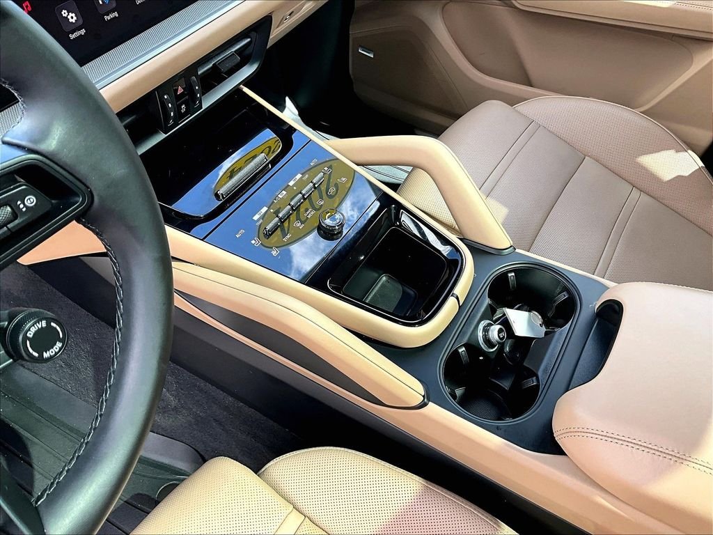 Used 2024 White Porsche Base image 20