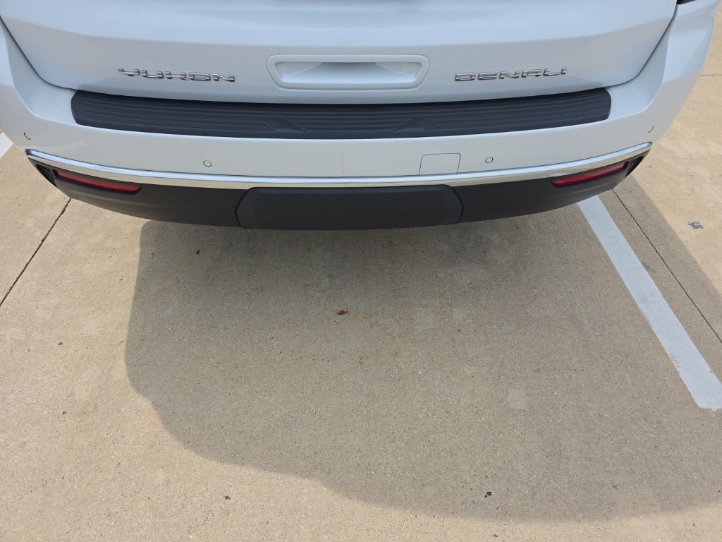 Used 2023 White Frost Tricoat GMC Denali image 6