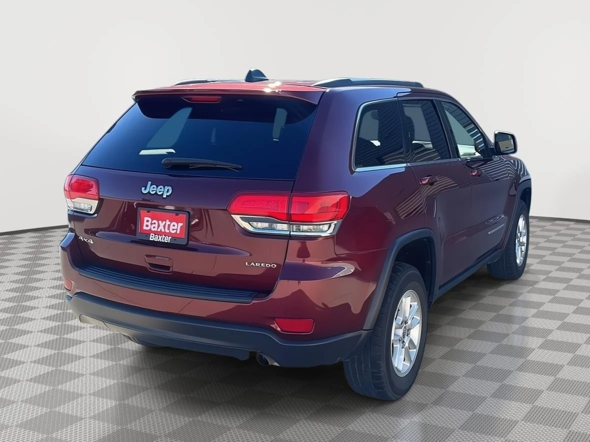 Used 2016 Velvet Red Pearlcoat Jeep Laredo image 9