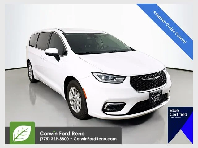 2023 Chrysler Pacifica Touring L's photo