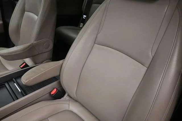Used 2019 Lunar Silver Metallic Honda EX-L image 18