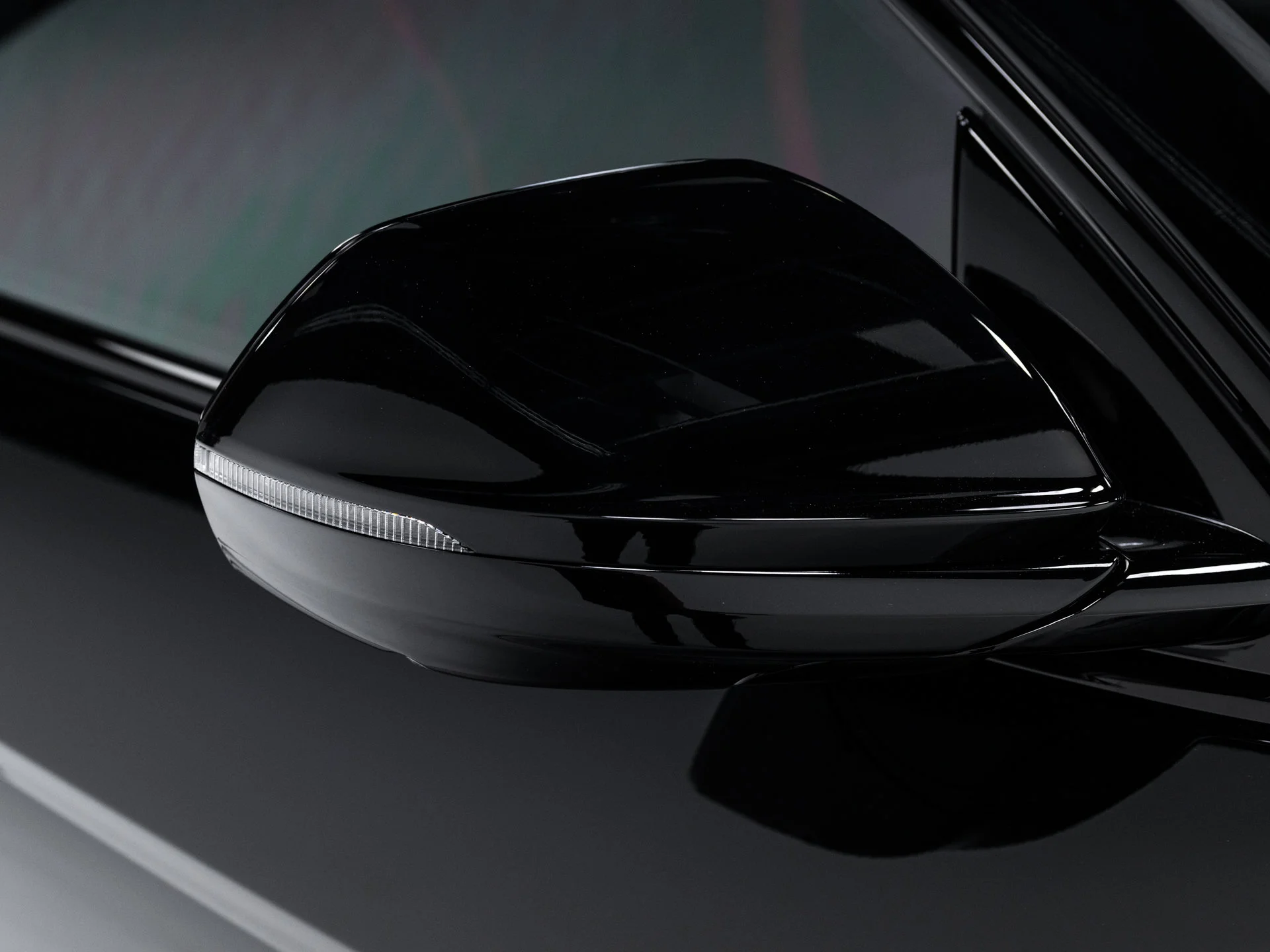 Used 2025 Nero Noctis Metallic Lamborghini SE image 30