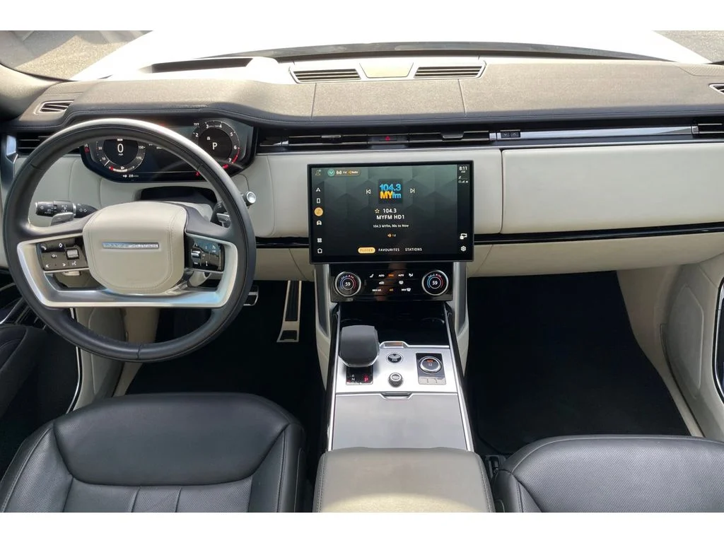 Used 2023 Fuji White Land Rover SE image 14