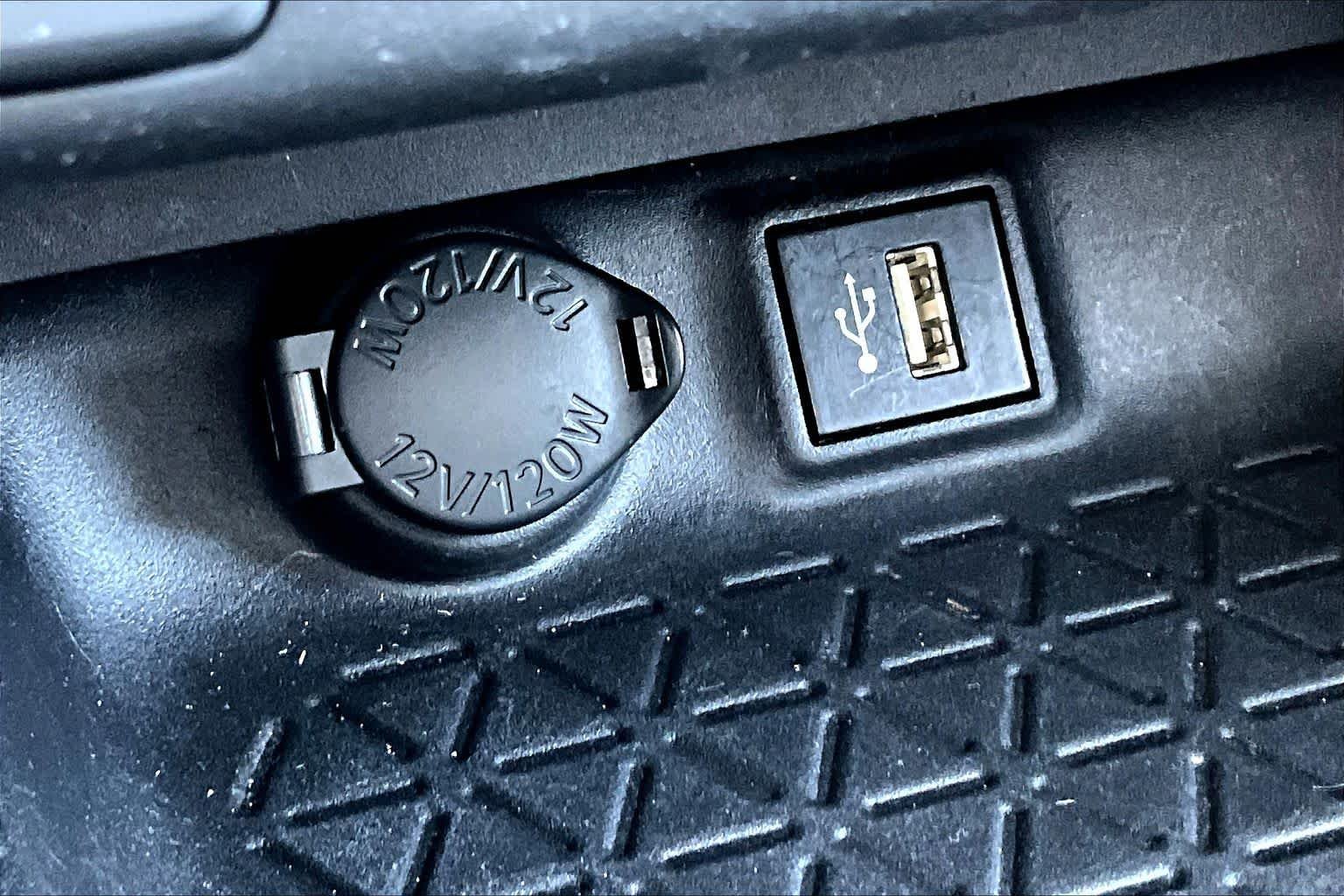 2023 Toyota RAV4 XLE - Photo 34